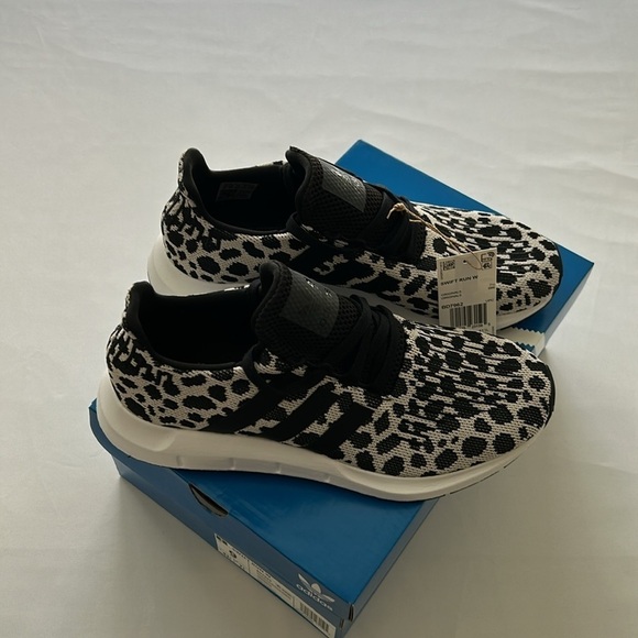 (NWT) Adidas Swift Run Women’s Leopard-Print Shoe in Raw White / Core Black - Picture 13 of 17